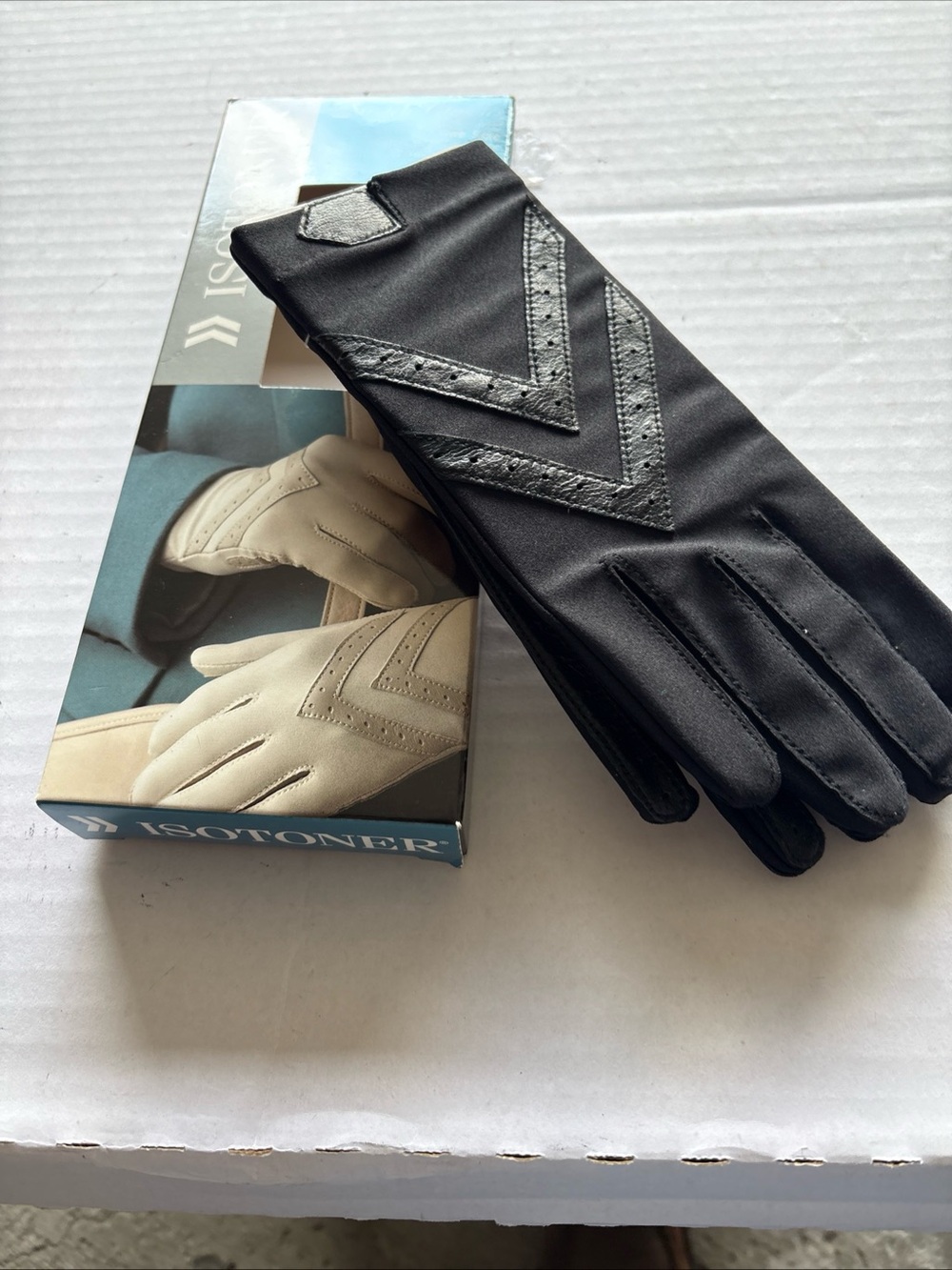 isotoner Black Lycra -Leather Trim women’s Chevron Detail Driving Gloves